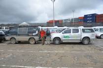 Prontos e felizes (eu e o argentino Patricio) depois da inspeção antinarcóticos em Cartagena, na Colômbia